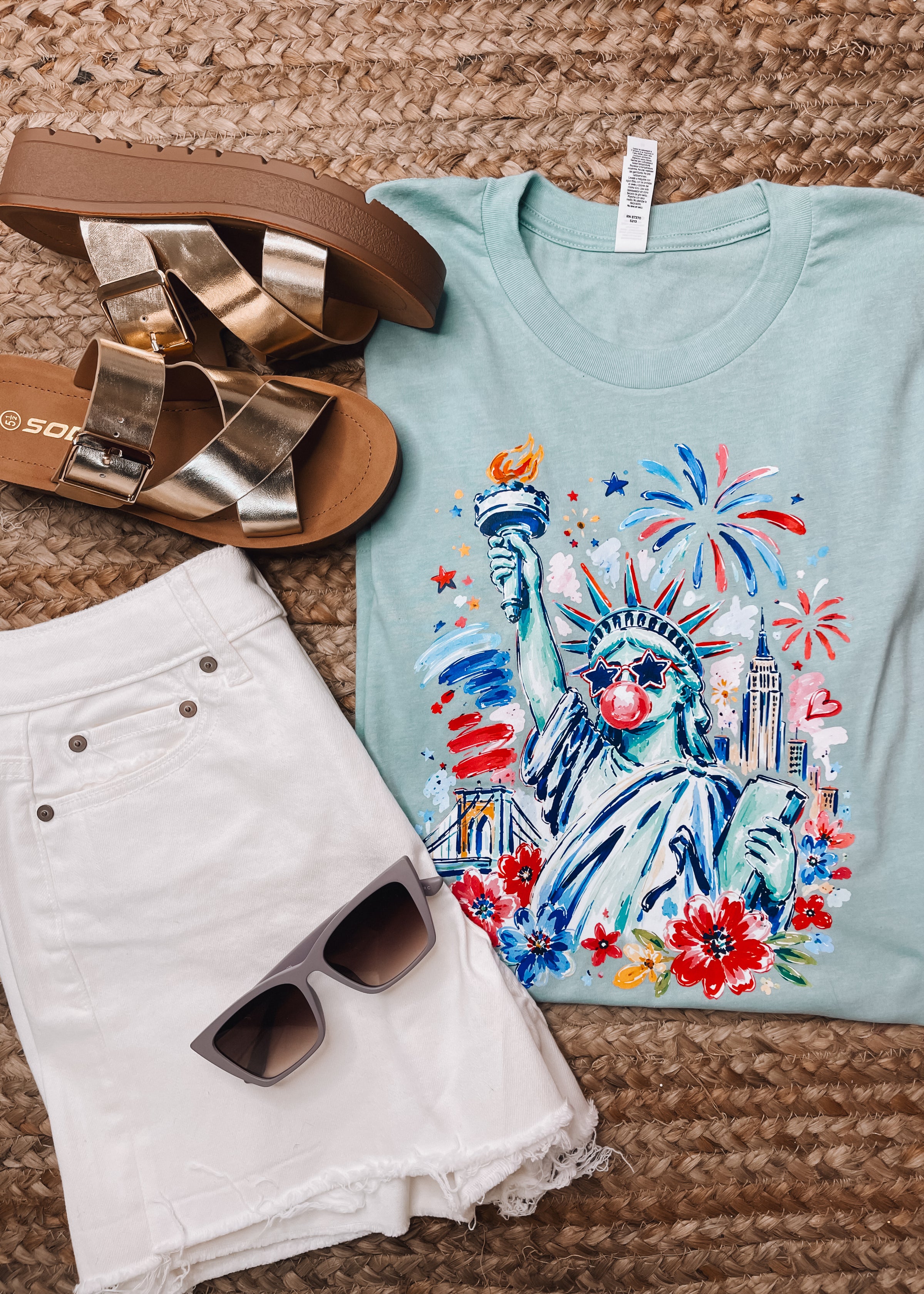 Statue Of Liberty Blowing Bubble Gum Graphic Tee (S-2XL)