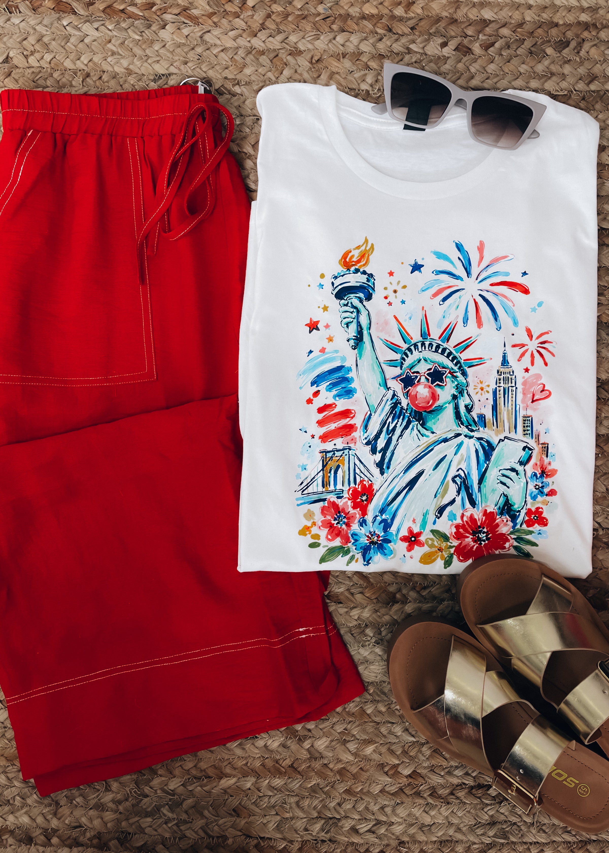 Statue Of Liberty Blowing Bubble Gum Graphic Tee (S-2XL)