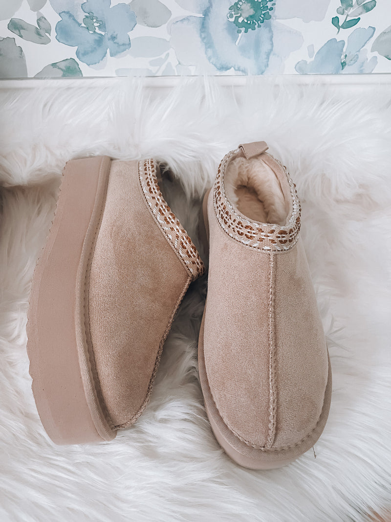 On Cloud Nine Slippers - Beige