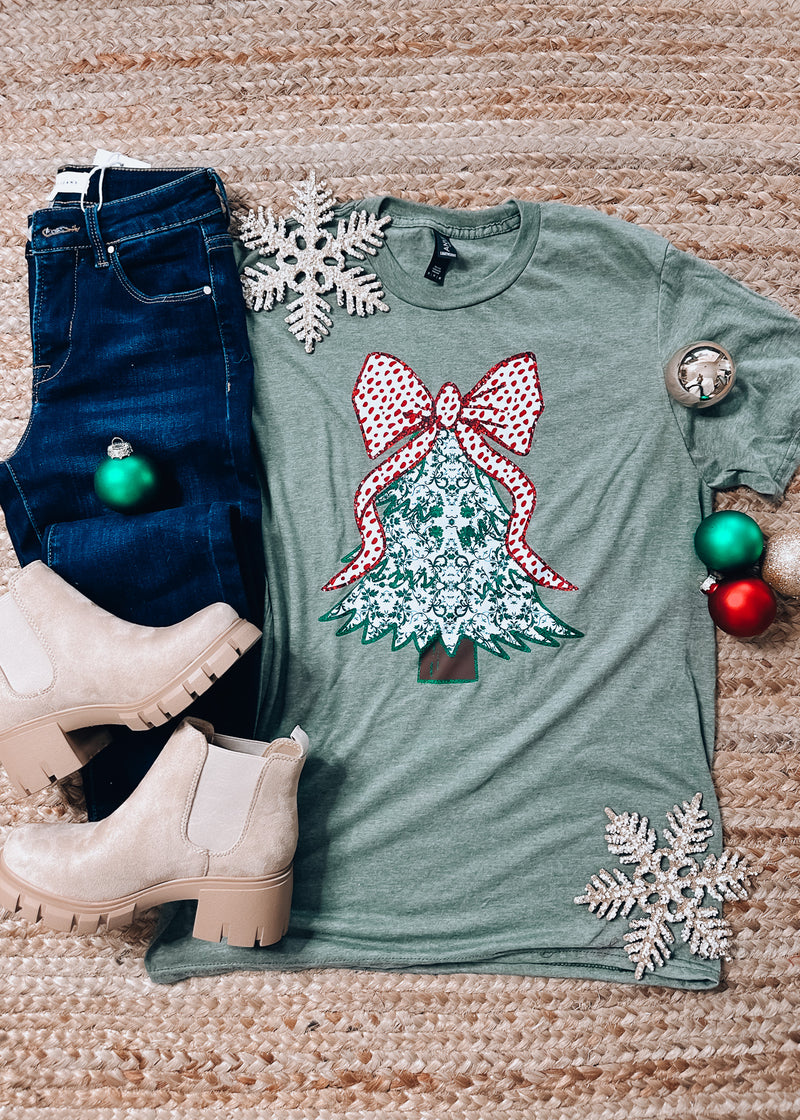 Chic Christmas Tree Graphic Tee (S-2XL)