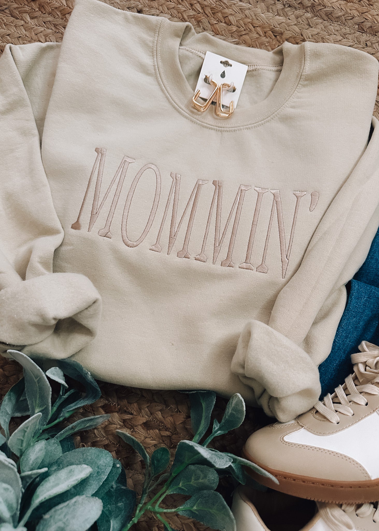 Mommin' Embroidered Sweatshirt (S-2XL)