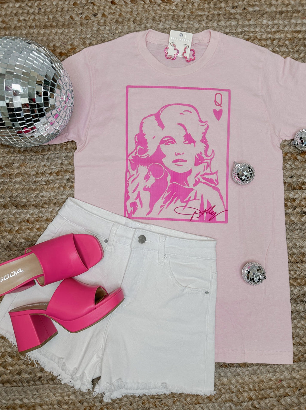 Queen Dolly Graphic Tee (S-3XL)