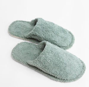 DESCRIPTION: Comfy Luxe Slide On Slippers  - 100% Polyester - Rubber Sole  -S/M- Size: 6-8  -M/L- Size 8-10