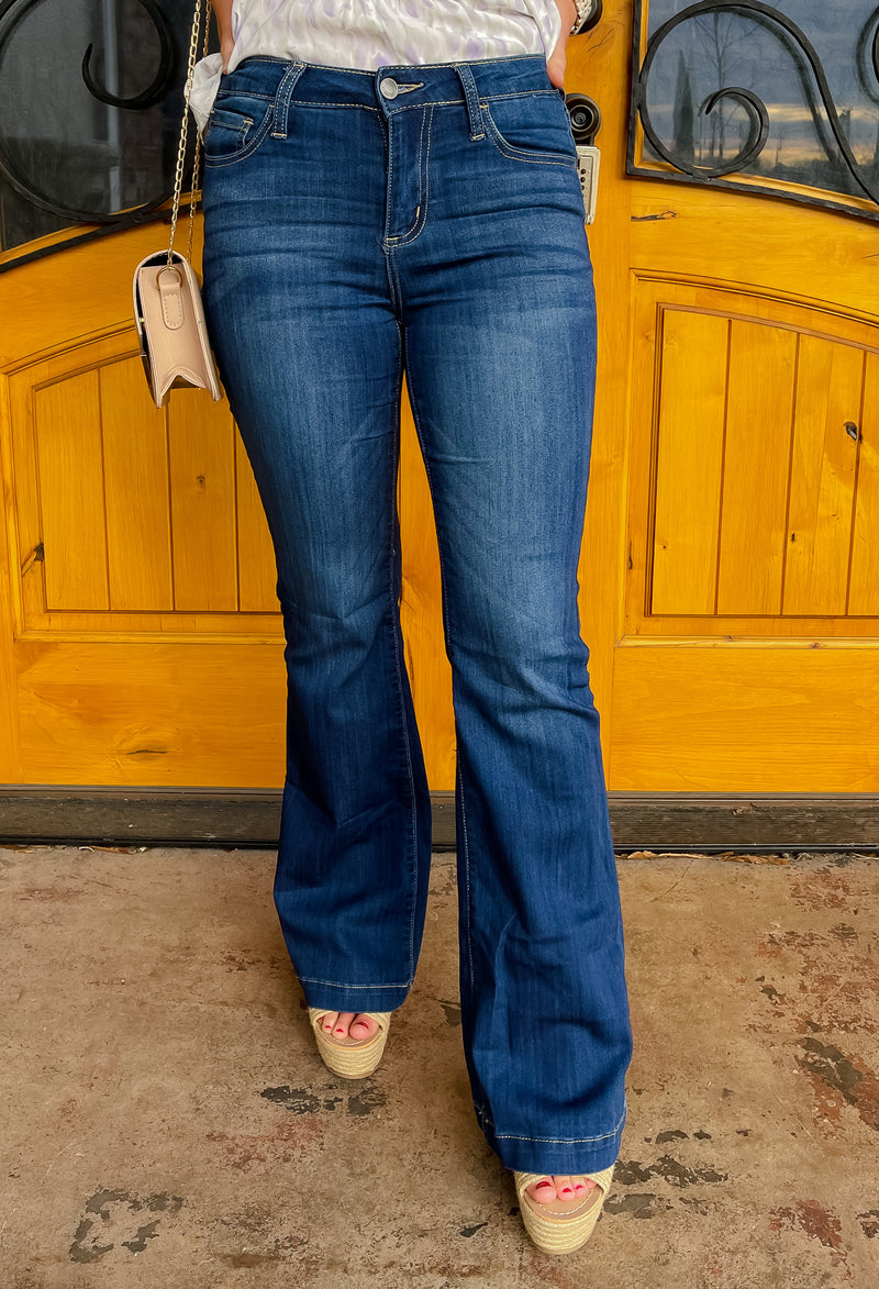 These denim jeans are crafted for maximum comfort and style. The dark wash, flare leg fit, and stretchable material make it perfect for a day of casual or dressy wear. The superior fit and quality materials ensure you will look and feel great.