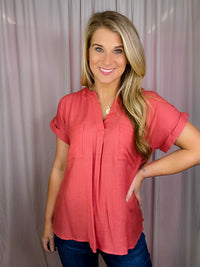 This lightweight sienna top features a flattering V-neck line, short sleeves and a unique button back detailing. Constructed from a breathable yet durable fabric, and featuring a modern design, the Pure Connections Top offers all-day wearability with a stylish finish.