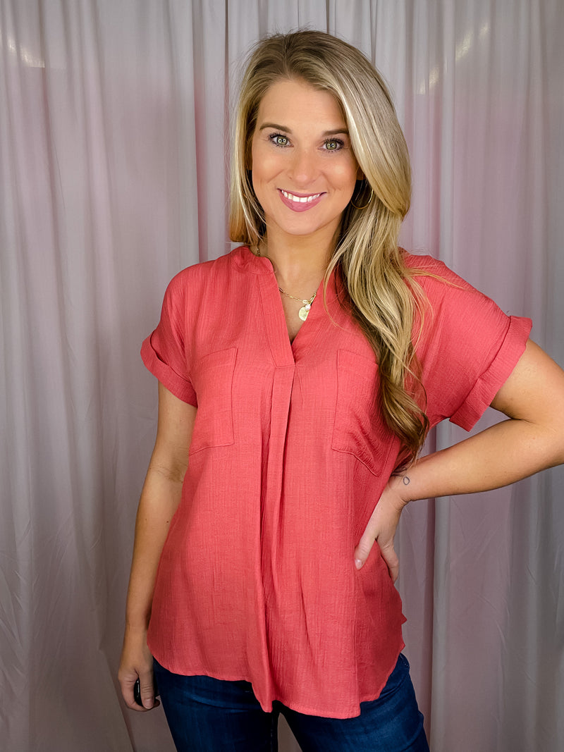 This lightweight sienna top features a flattering V-neck line, short sleeves and a unique button back detailing. Constructed from a breathable yet durable fabric, and featuring a modern design, the Pure Connections Top offers all-day wearability with a stylish finish.