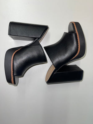 Heels feature a solid color, wide 5" block heel, wide toe strap detail and runs true to size!-black