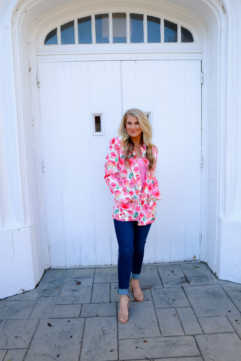 Blazer features a fun pink and white floral detail, long sleeves, collared detail, functional pockets, underlining detail, shoulder pads and runs true to size!