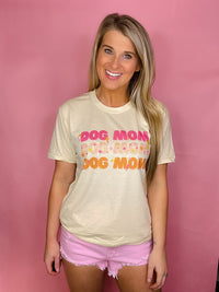 Retro Dog Mom Graphic Tee (S-2XL)