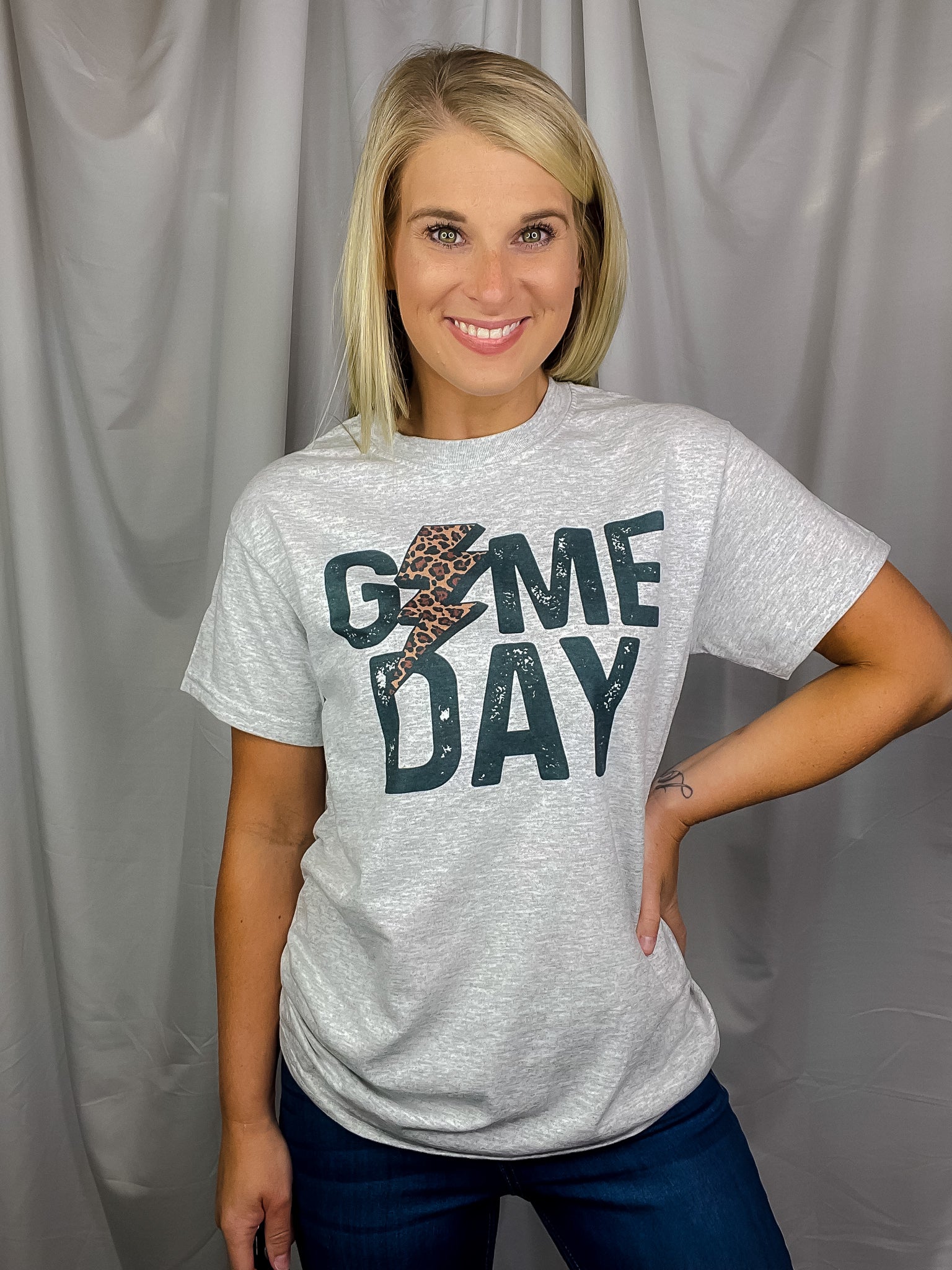 short sleeve• unisex fit •and runs true to size! -grey