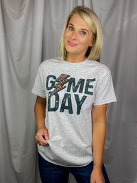 short sleeve• unisex fit •and runs true to size!-grey