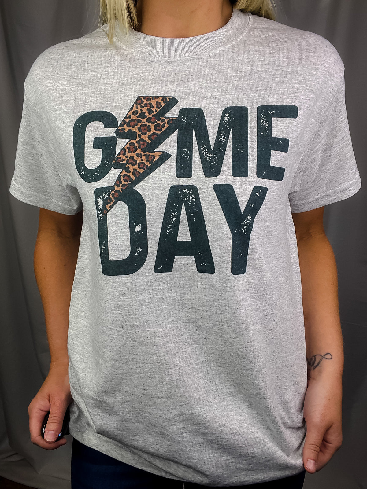 short sleeve• unisex fit •and runs true to size!-grey