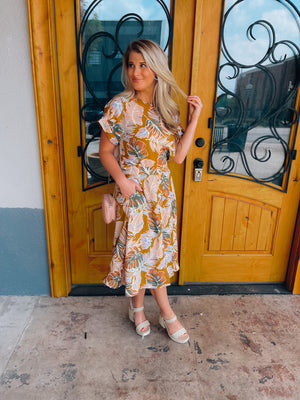  Be the life of the party in the Beat Of My Heart Top! Made with incredible vacay vibes, its short sleeves, pastel floral print and round neckline will make you the center of attention. Bring the extra wow factor wherever you go!   