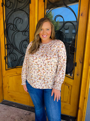 Top features an ivory base, neural tone floral print, long sleeves, crew neck line, and runs true to size! 