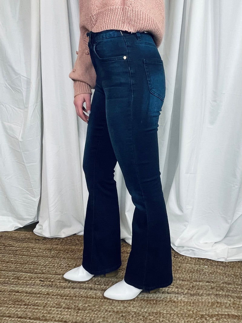 Jeans feature non distressed look. dark wash denim, 34 " inseam, flare bottoms, belt loops, button and zipper closure and runs true to size! 