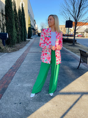 Blazer features a fun pink and white floral detail, long sleeves, collared detail, functional pockets, underlining detail, shoulder pads and runs true to size!