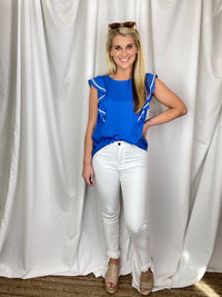 Bottoms feature a true white color, skinny fit, frayed hem, functional pockets, skinny leg fit and runs true to size! 