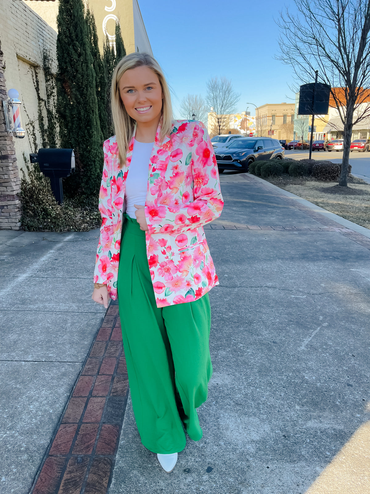 Blazer features a fun pink and white floral detail, long sleeves, collared detail, functional pockets, underlining detail, shoulder pads and runs true to size!