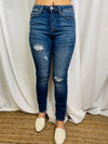 Jeans feature a dark denim, mid rise waist, functional pockets, skinny leg fit, and runs true to size! 