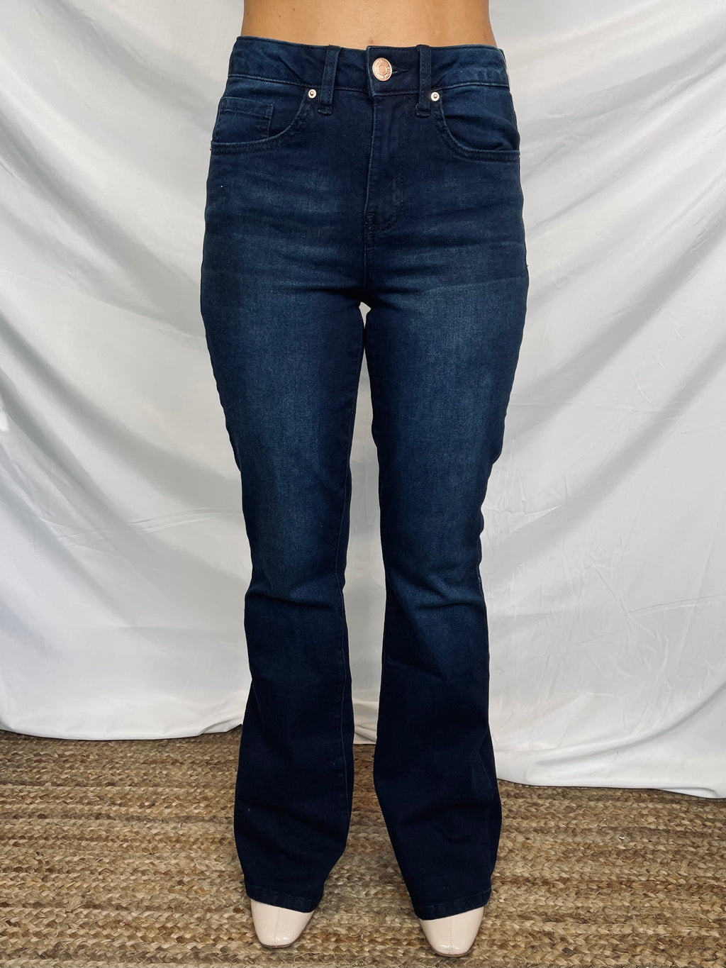 Jeans feature non distressed look. dark wash denim, 32 " inseam, flare bottoms, belt loops, button and zipper closure and runs true to size! 