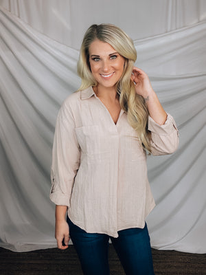 This top features a khaki base color, tiny gold glitter stripes, 3/4 sleeves. light weight material and runs true to size! 